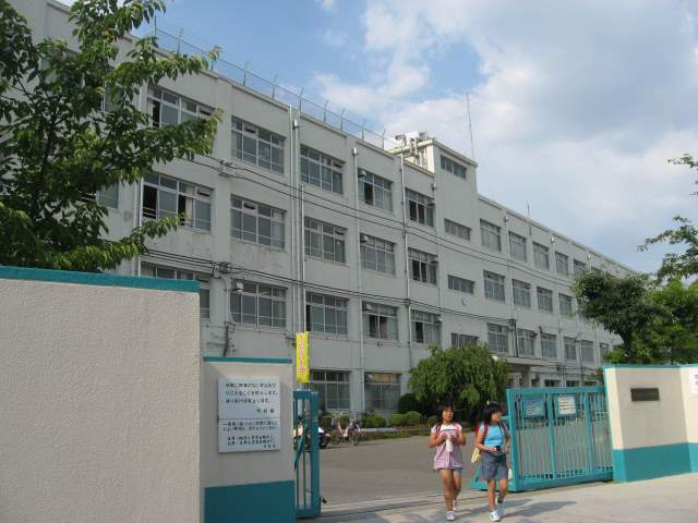 小学校　高槻市立桜台小学校（小学校）まで687m