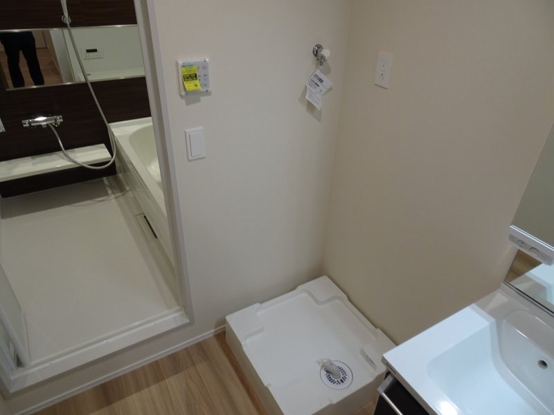 その他　洗濯機置場室内（建築中）