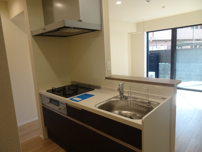 キッチン　調理動線を考慮したシステムキッチン（建築中）