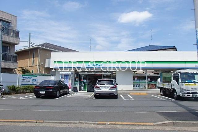 コンビニ　ファミリーマート世田谷中町店（コンビニ）まで211m