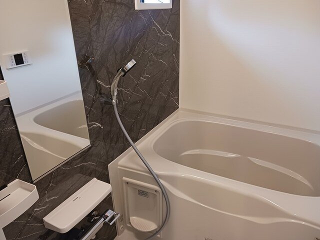 バス・シャワールーム　落ち着いた空間のお風呂です