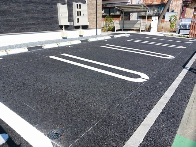 駐車場　駐車場に車を止められます