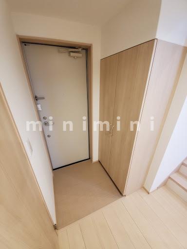 玄関　※写真は別号室のものですので現状優先とさせていただきます