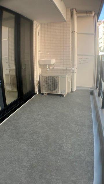 バルコニー　奥行きのあるバルコニー