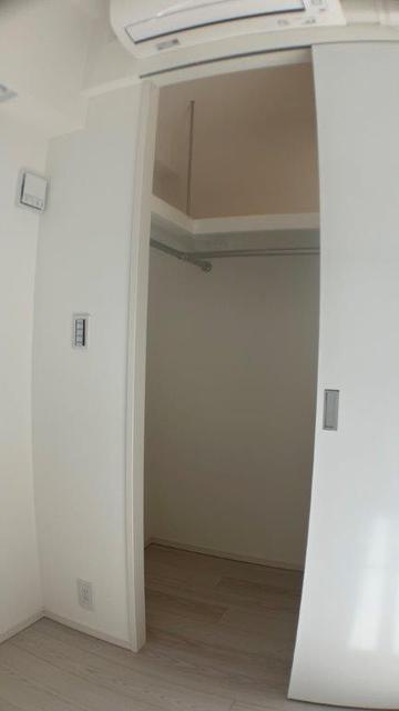 収納　洋室６．０帖のウォークインクローゼット