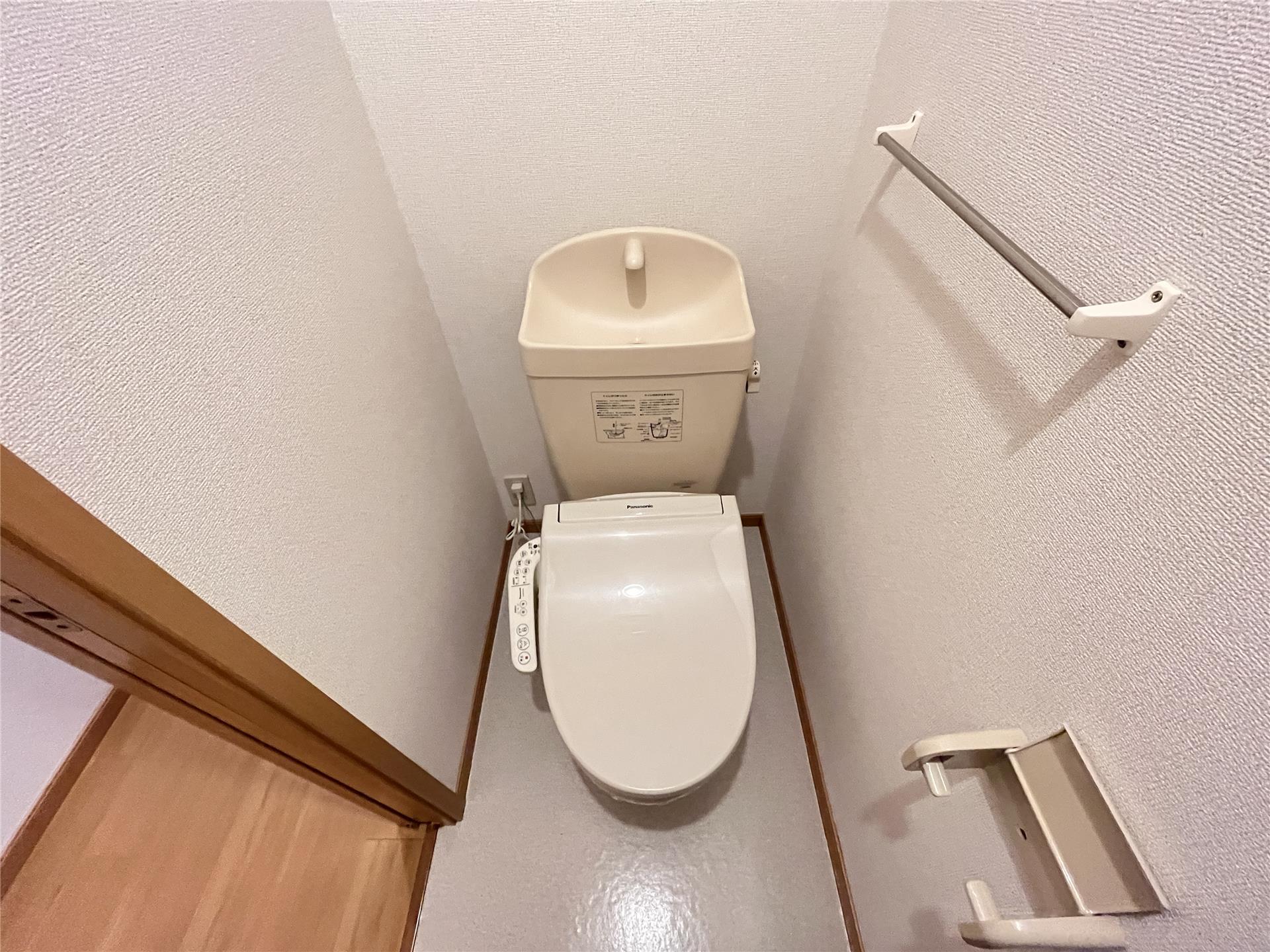 トイレ　温水洗浄暖房便座付トイレ