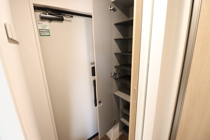 玄関　下駄箱です