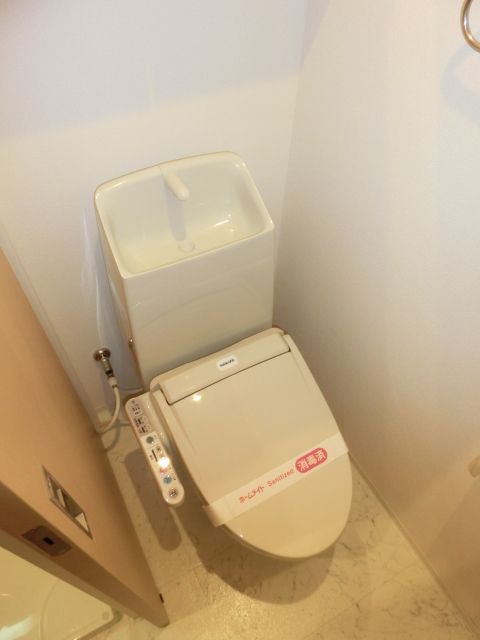トイレ　洗浄機能付きのトイレです。