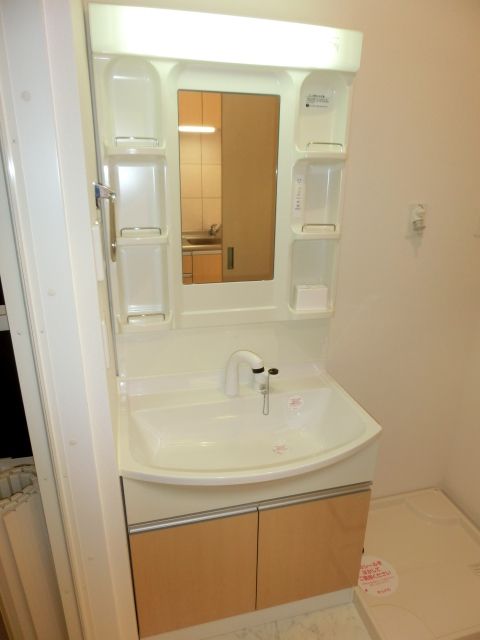 洗面設備　便利な洗髪洗面化粧台です。