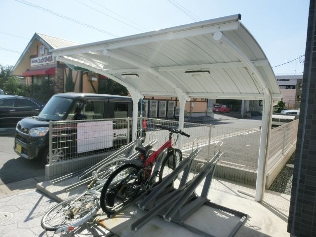 その他共有部分　屋根付駐輪場。