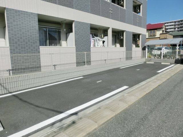 駐車場　満車の場合はお近くでお探し致します。