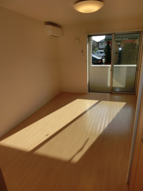 居室・リビング　8帖の洋室です。