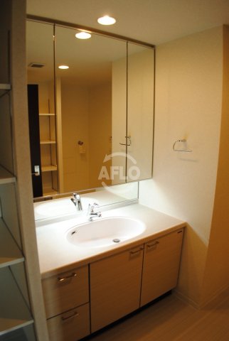 洗面設備　ロイヤルパークスなんば　独立洗面台