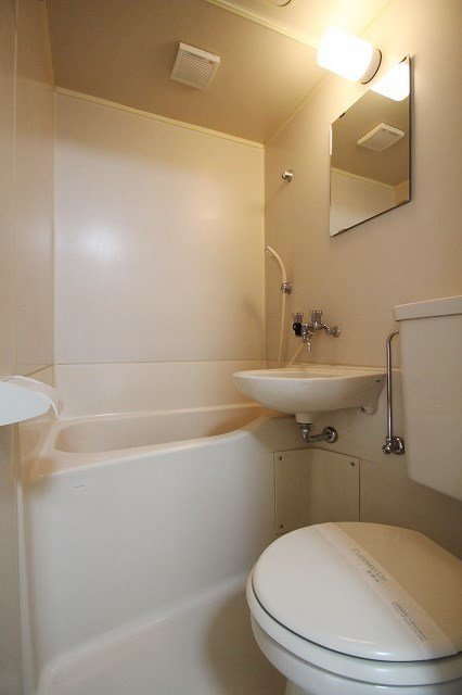 バス・シャワールーム　同物件、別号室のものです。