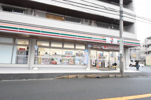 コンビニ　セブンイレブン横浜下永谷２丁目店（コンビニ）まで579m