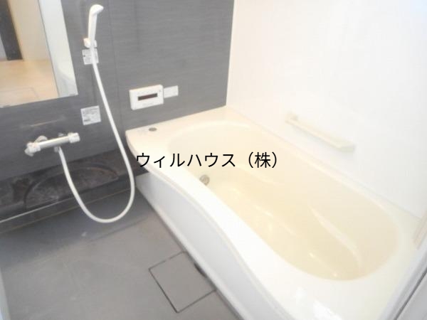 バス・シャワールーム　浴室乾燥機、追い焚き機能付バス！