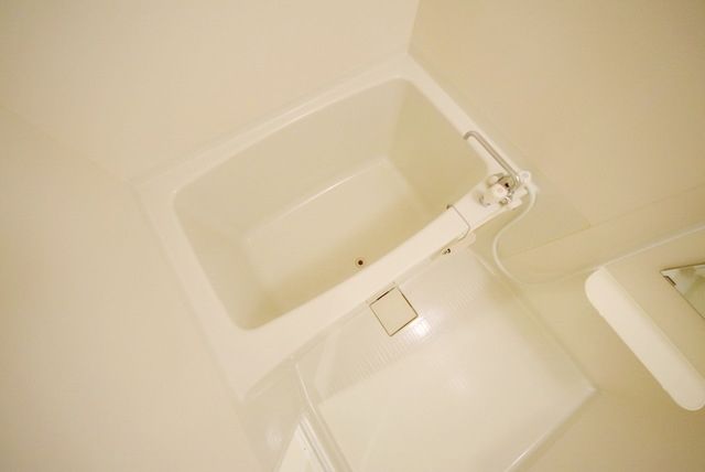 バス・シャワールーム　浴室乾燥機付きです♪