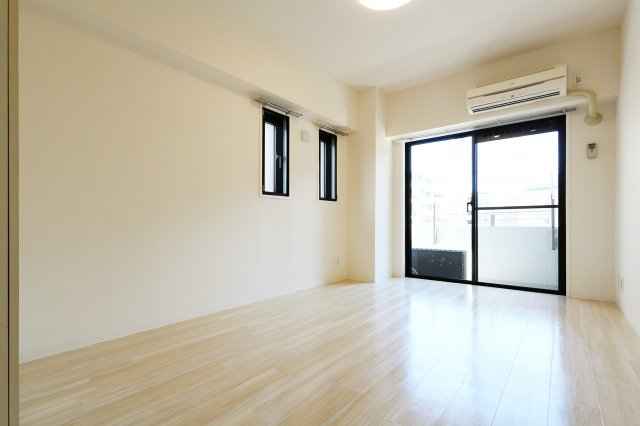 居室・リビング　参考写真（同物件別部屋）