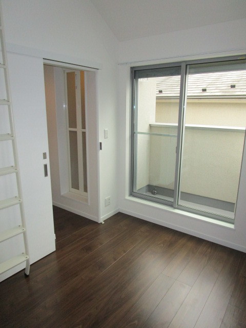 居室・リビング　別号室参考写真