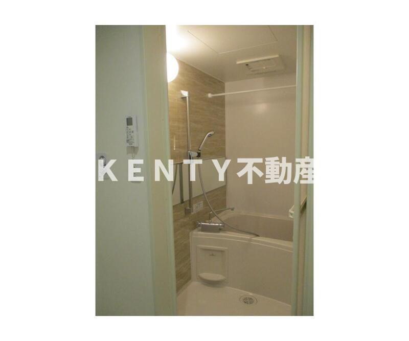 バス・シャワールーム　コンパクトで使いやすいお風呂です