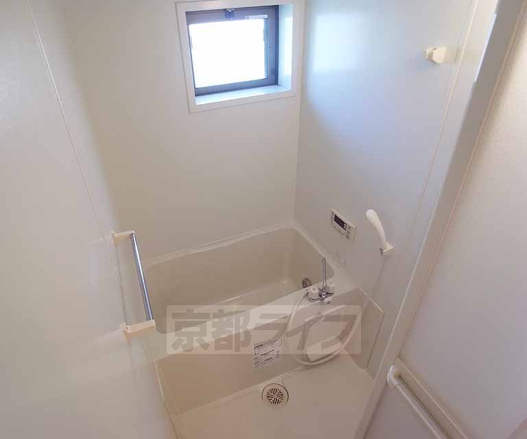 バス・シャワールーム　窓付きですよ