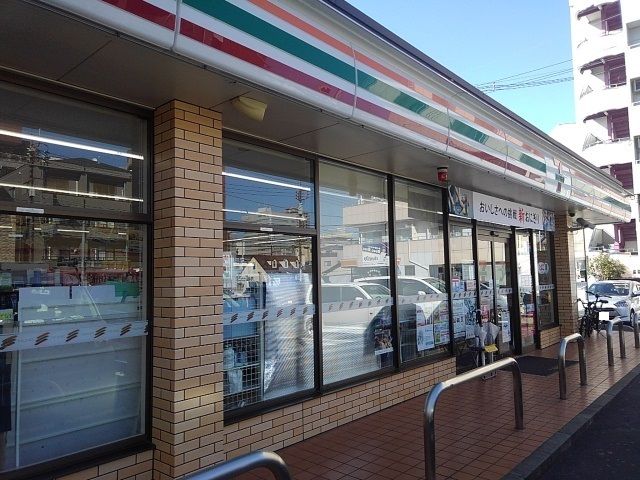 コンビニ　セブンイレブン鶴見町店（コンビニ）まで550m