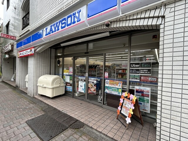 コンビニ　ローソン新宿大久保二丁目店（コンビニ）まで258m