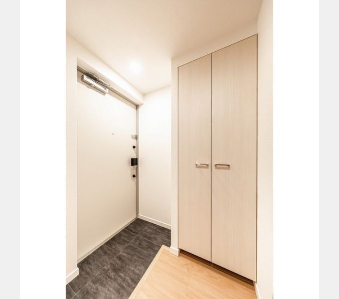 玄関　※別部屋の参考写真です。