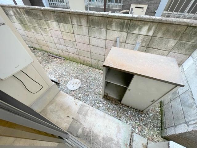 バルコニー　通行人なし