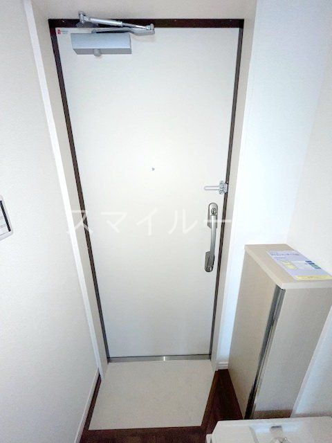 玄関　別部屋参考写真となります。