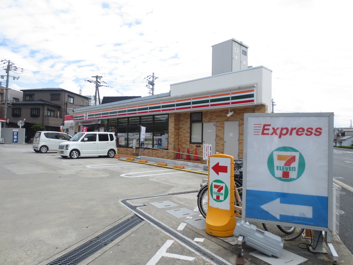 コンビニ　セブンイレブン（コンビニ）まで522m