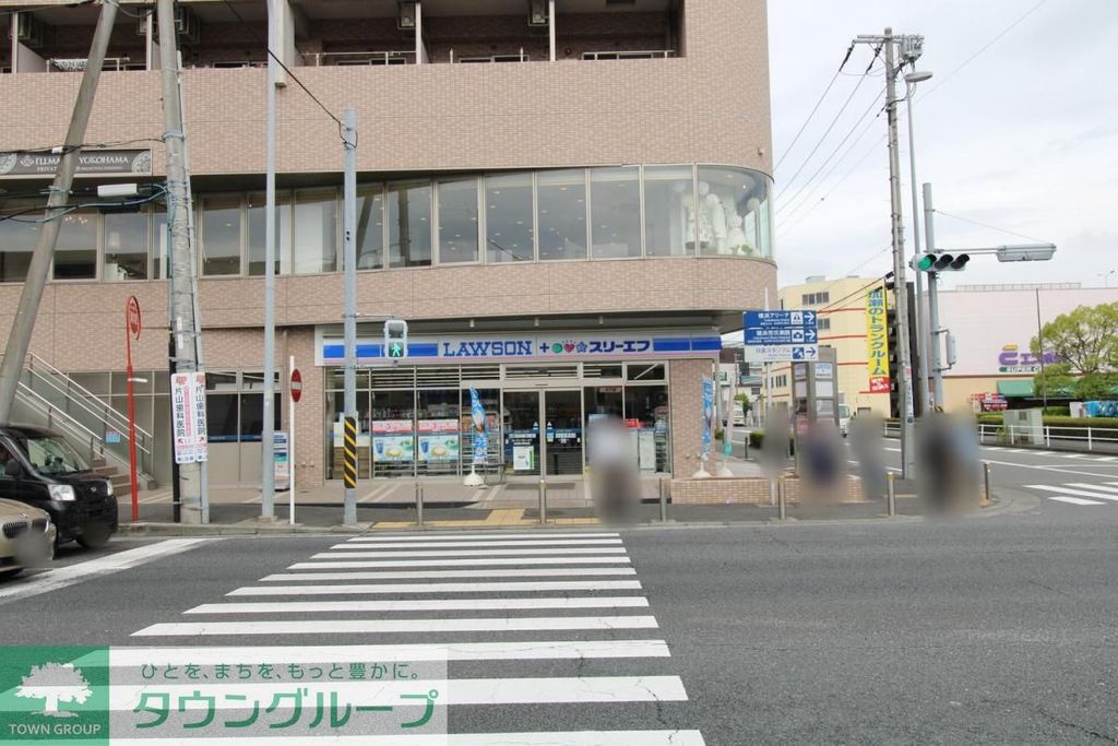 コンビニ　ローソン LTF北新横浜駅前店（コンビニ）まで370m