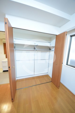 収納　ディアステージ夕陽丘ソシエール　洋室クローゼット