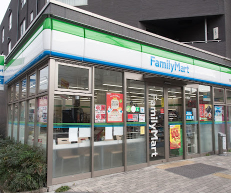 コンビニ　ファミリーマート 世田谷下馬一丁目店（コンビニ）まで647m