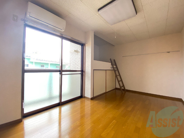 居室・リビング　広々としたお部屋でゆったり休めますね～～。