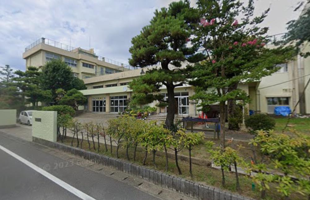 中学校　新潟市立石山中学校（中学校）まで155m