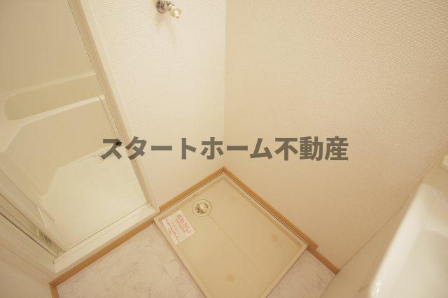 洗面設備　ゆったりとスペースのある洗面所