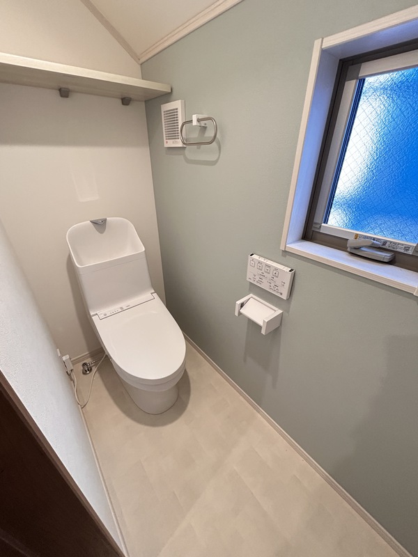 トイレ　落ち着いた色調のトイレです♪