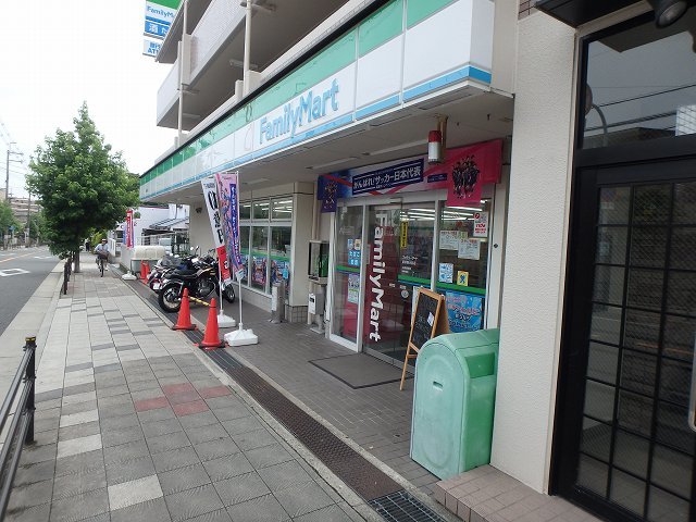 コンビニ　ファミリーマート柴原阪大前店（コンビニ）まで796m