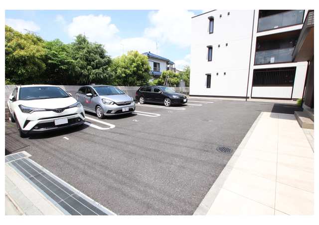 駐車場　駐車場（要空き確認）