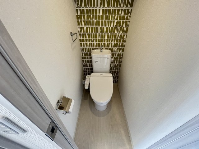 トイレ　落ち着いた色調のトイレです