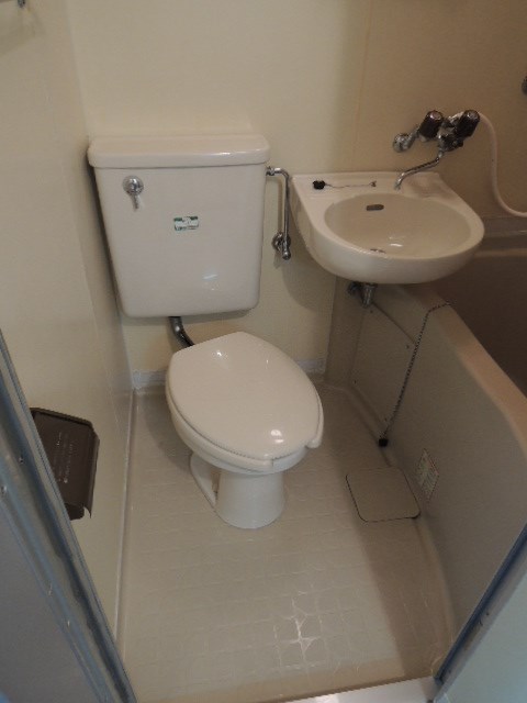 トイレ　違うお部屋の写真です。ご参考までに