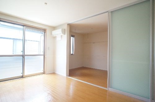 居室・リビング　201号室の写真です。