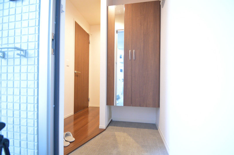 玄関　※他室参考写真（反転タイプ）※