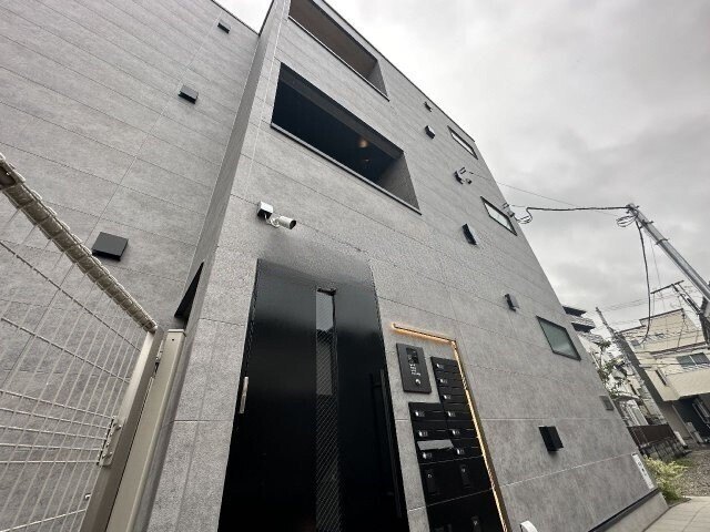 エントランス　駅から徒歩６分
