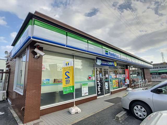コンビニ　ファミリーマート（コンビニ）まで413m