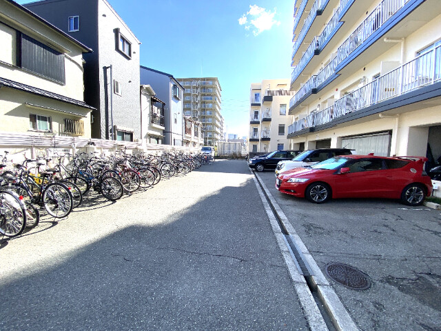 駐車場　敷地内駐車場ございます！