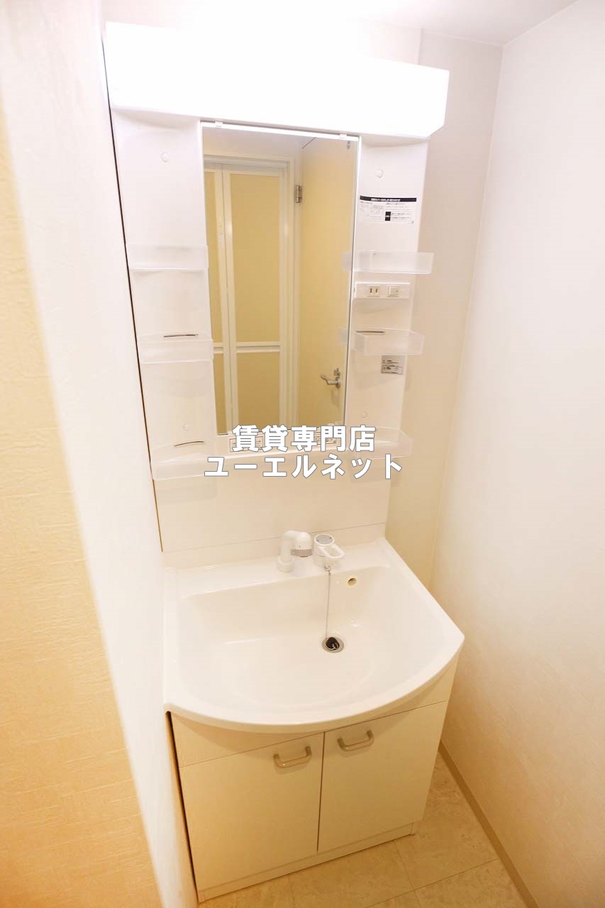 洗面設備　清潔感ある独立洗面台で毎日気持ちよく♪