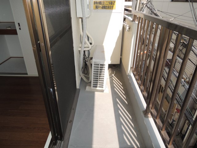 バルコニー　この写真は同マンションの他のお部屋のものです