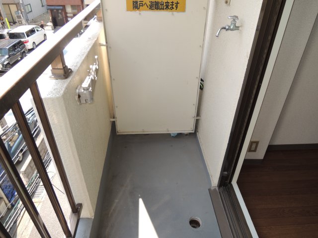 バルコニー　この写真は同マンションの他のお部屋のものです